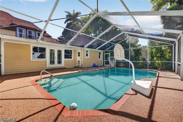 1460 Manuels DR, Fort Myers, FL 33901