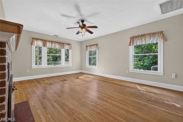 1460 Manuels DR, Fort Myers, FL 33901