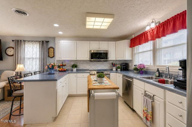 404 Charleston Street, Weber City, VA 24290