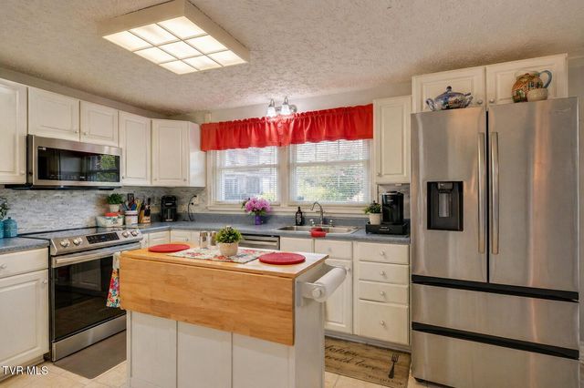 404 Charleston Street, Weber City, VA 24290