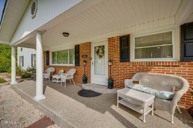 404 Charleston Street, Weber City, VA 24290