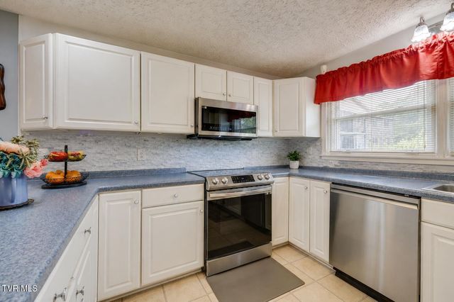 404 Charleston Street, Weber City, VA 24290