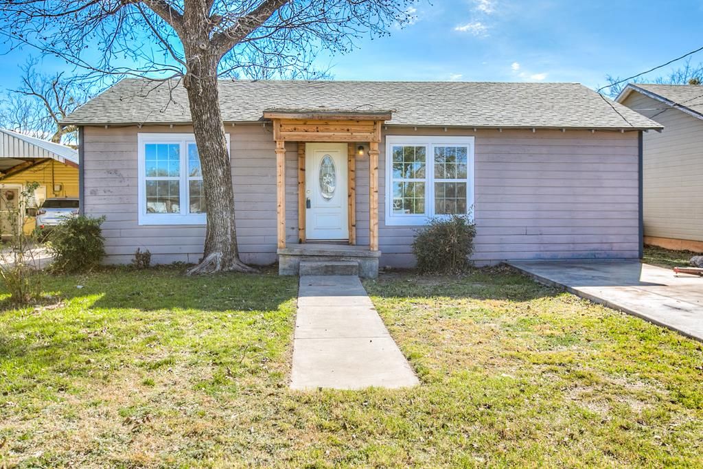 Image 1 of property listing at 45 E 21st St, San Angelo, TX 76903