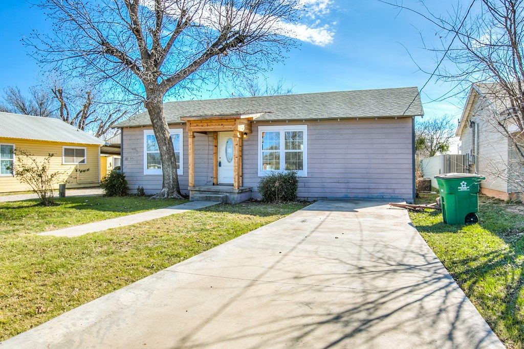 Image 2 of property listing at 45 E 21st St, San Angelo, TX 76903