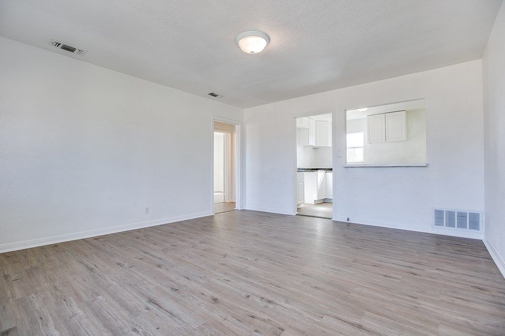 Image 7 of property listing at 45 E 21st St, San Angelo, TX 76903