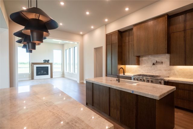 102 Deer Crossing Road, Gunter, TX 75058