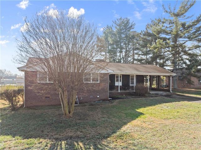 3750 Robinson Drive, Oakwood, GA 30566