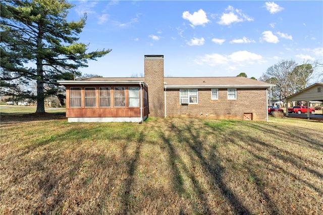 3750 Robinson Drive, Oakwood, GA 30566