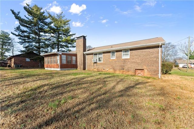 3750 Robinson Drive, Oakwood, GA 30566