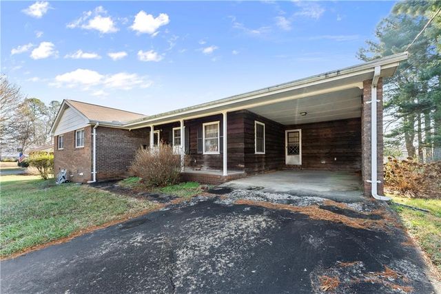 3750 Robinson Drive, Oakwood, GA 30566