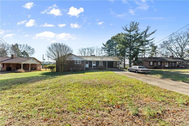 3750 Robinson Drive, Oakwood, GA 30566