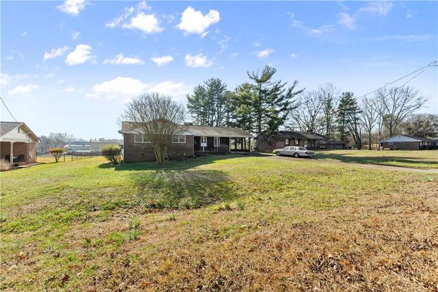 3750 Robinson Drive, Oakwood, GA 30566