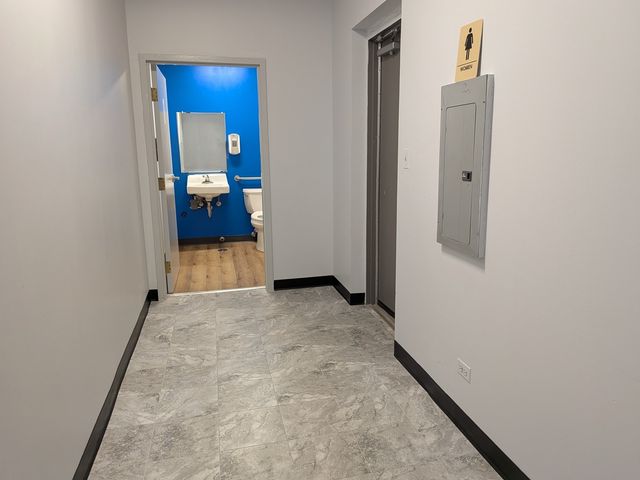 8551 S Cicero Avenue, Chicago, IL 60652