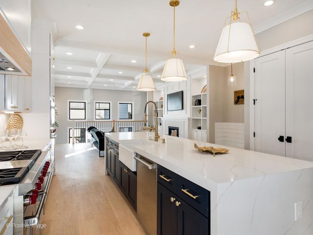 2902 N Seeley Avenue, Chicago, IL 60618