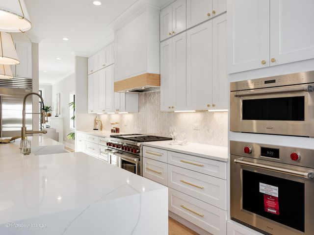 2902 N Seeley Avenue, Chicago, IL 60618