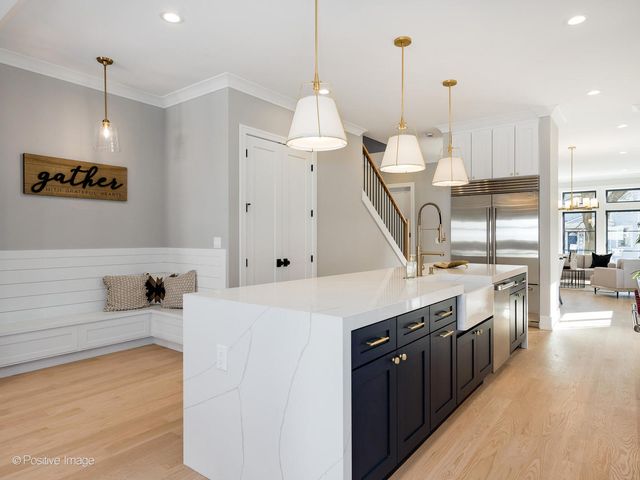 2902 N Seeley Avenue, Chicago, IL 60618