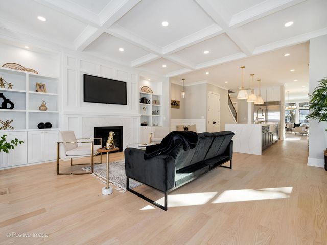 2902 N Seeley Avenue, Chicago, IL 60618