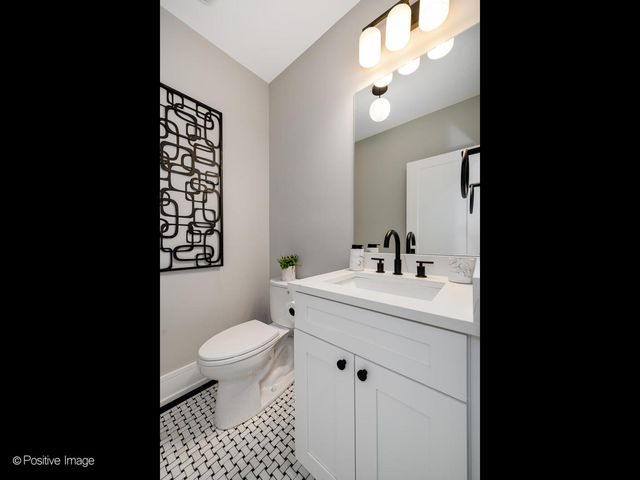 2902 N Seeley Avenue, Chicago, IL 60618