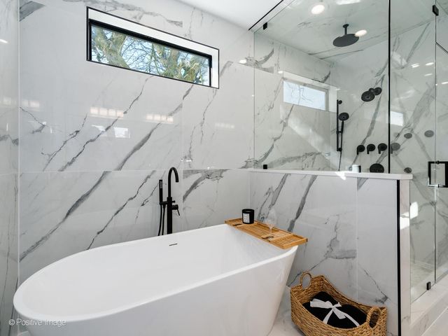 2902 N Seeley Avenue, Chicago, IL 60618