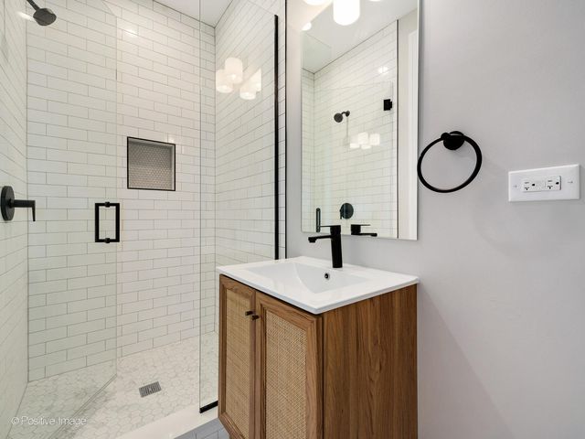 2902 N Seeley Avenue, Chicago, IL 60618