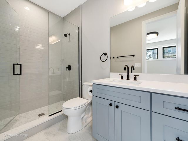 2902 N Seeley Avenue, Chicago, IL 60618