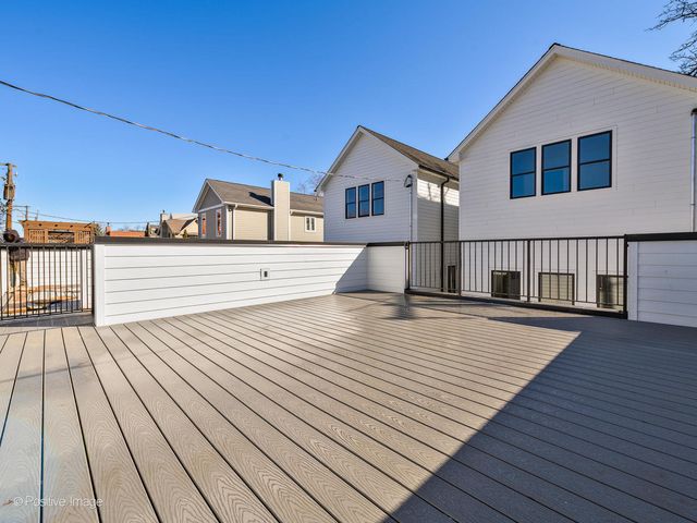 2902 N Seeley Avenue, Chicago, IL 60618