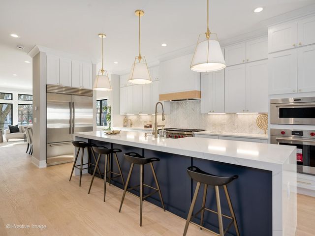 2902 N Seeley Avenue, Chicago, IL 60618