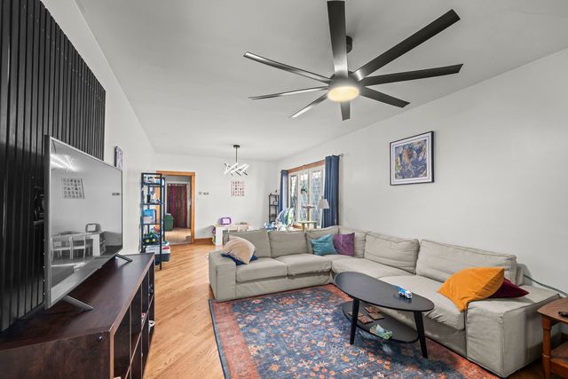 5848 W Catalpa Avenue, Chicago, IL 60630