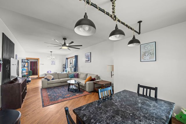 5848 W Catalpa Avenue, Chicago, IL 60630