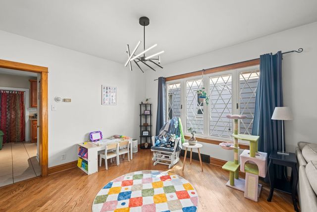 5848 W Catalpa Avenue, Chicago, IL 60630