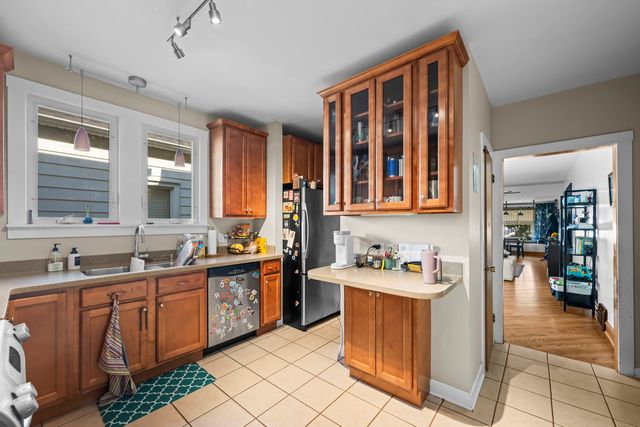 5848 W Catalpa Avenue, Chicago, IL 60630