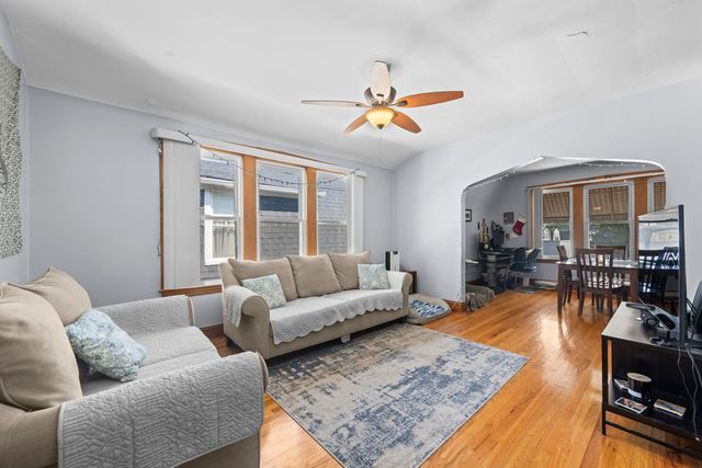 5848 W Catalpa Avenue, Chicago, IL 60630