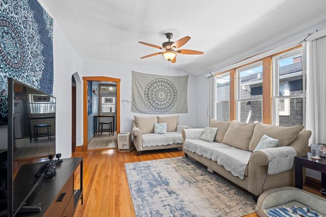 5848 W Catalpa Avenue, Chicago, IL 60630