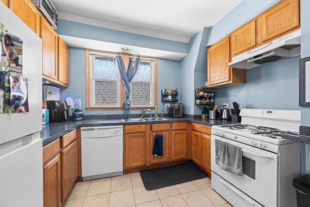 5848 W Catalpa Avenue, Chicago, IL 60630