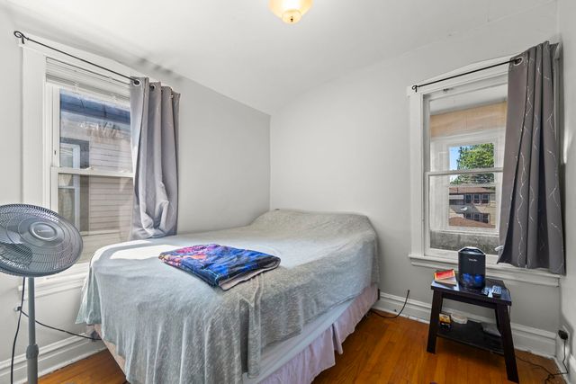 5848 W Catalpa Avenue, Chicago, IL 60630