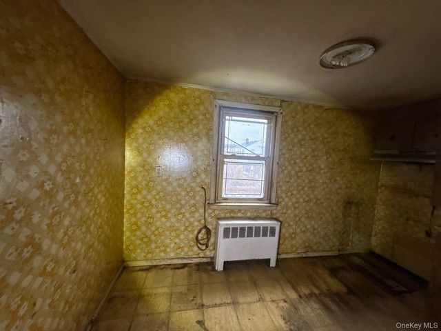 58 Roosevelt Place, Island Park, NY 11558