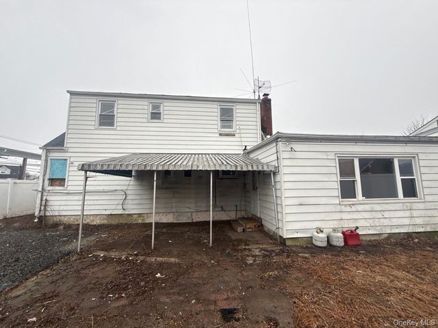 58 Roosevelt Place, Island Park, NY 11558