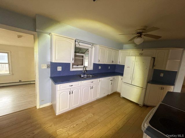 58 Roosevelt Place, Island Park, NY 11558