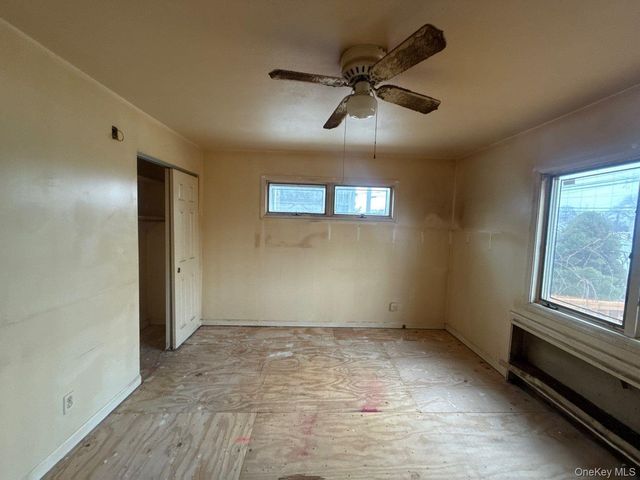 58 Roosevelt Place, Island Park, NY 11558