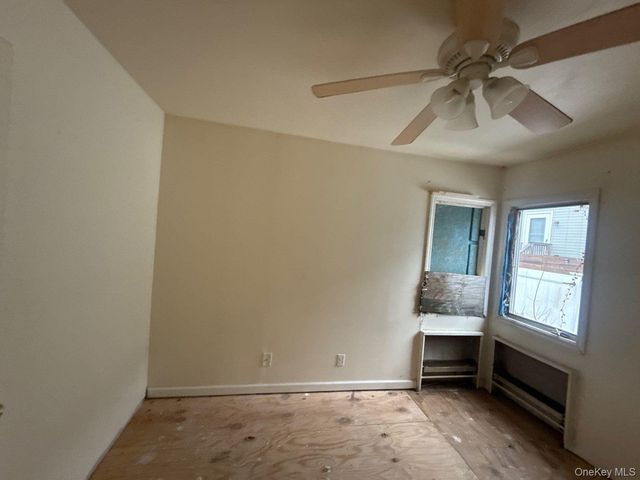 58 Roosevelt Place, Island Park, NY 11558