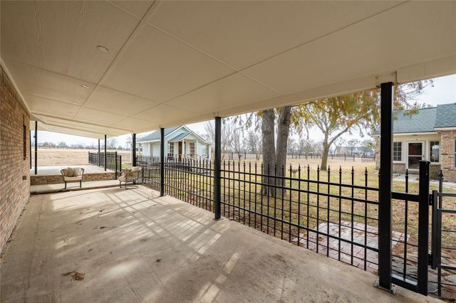 364 Parker Road, Van Alstyne, TX 75495