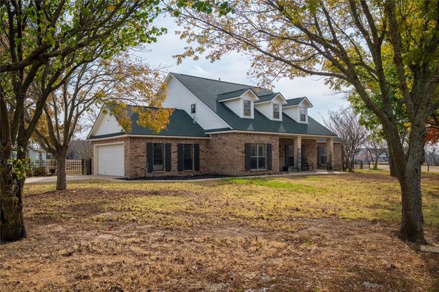 364 Parker Road, Van Alstyne, TX 75495