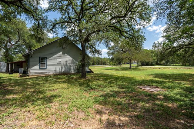 510 Country LN, Hays, TX 78610