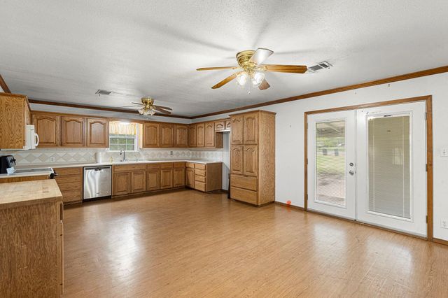 510 Country LN, Hays, TX 78610