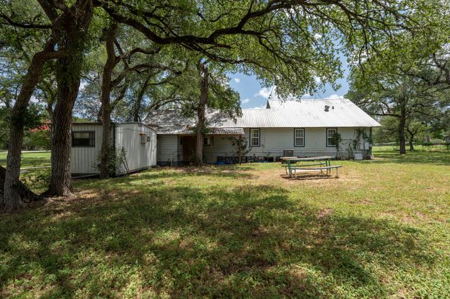 510 Country LN, Hays, TX 78610