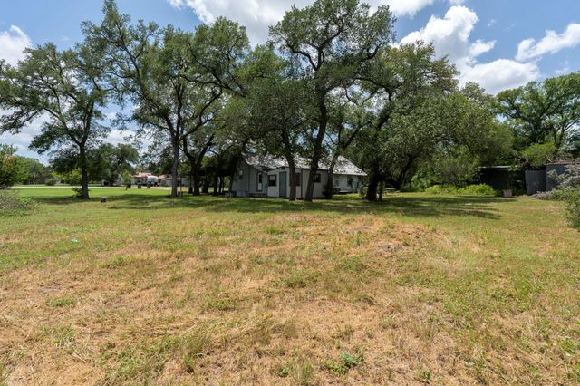 510 Country LN, Hays, TX 78610