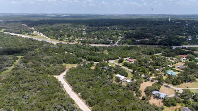 510 Country LN, Hays, TX 78610