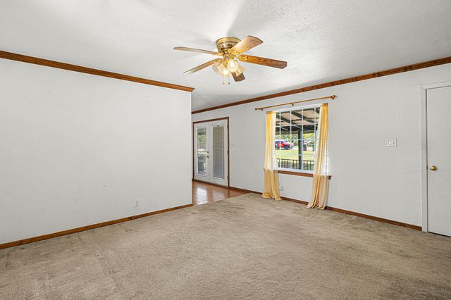 510 Country LN, Hays, TX 78610