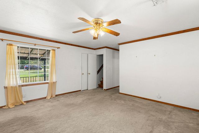 510 Country LN, Hays, TX 78610