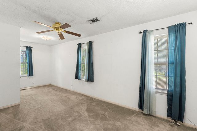 510 Country LN, Hays, TX 78610